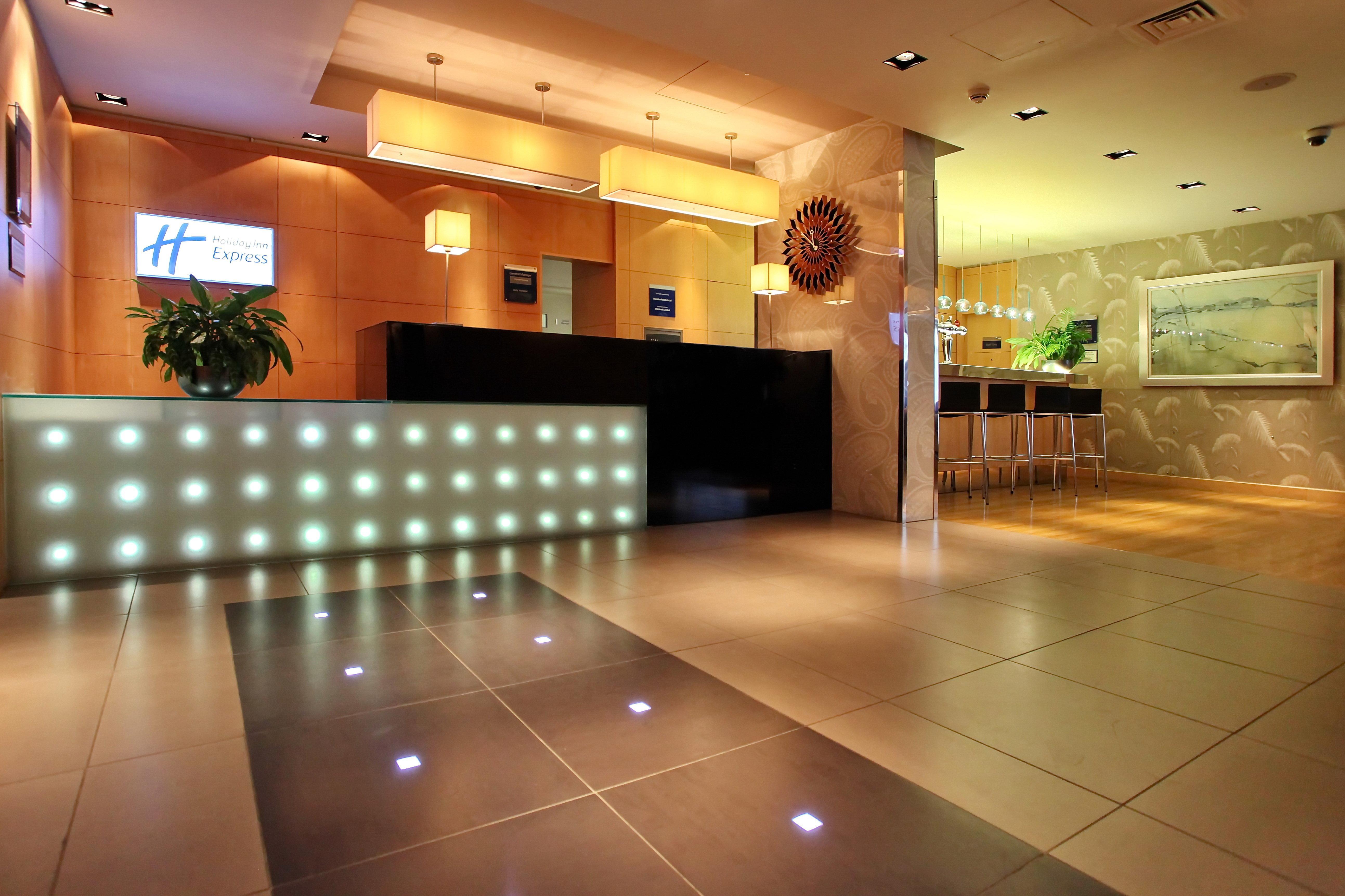 Holiday Inn Express Birmingham Redditch By Ihg Zewnętrze zdjęcie