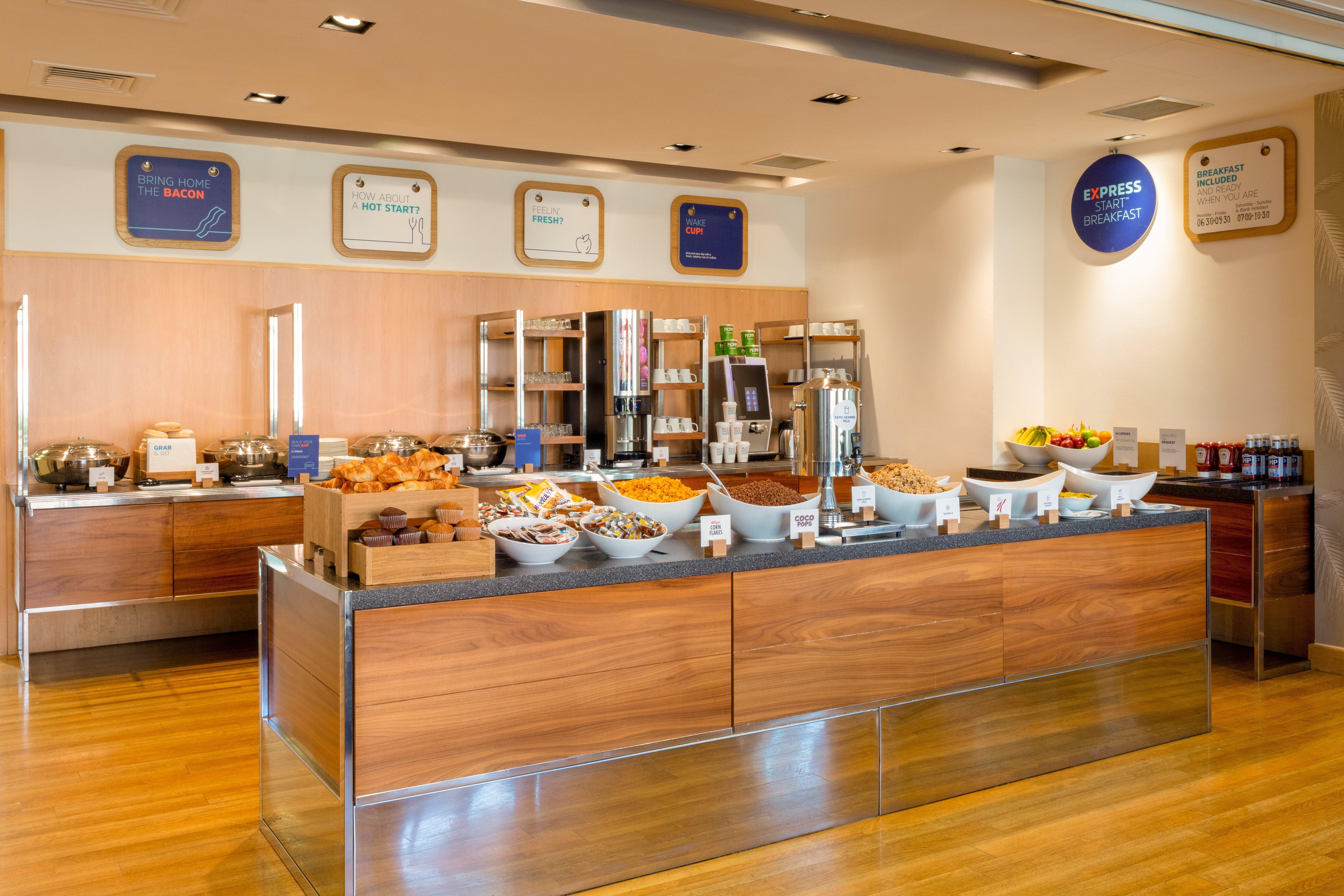 Holiday Inn Express Birmingham Redditch By Ihg Zewnętrze zdjęcie