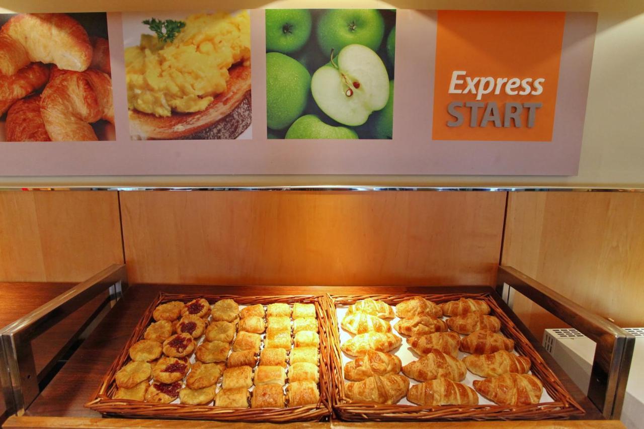 Holiday Inn Express Birmingham Redditch By Ihg Zewnętrze zdjęcie